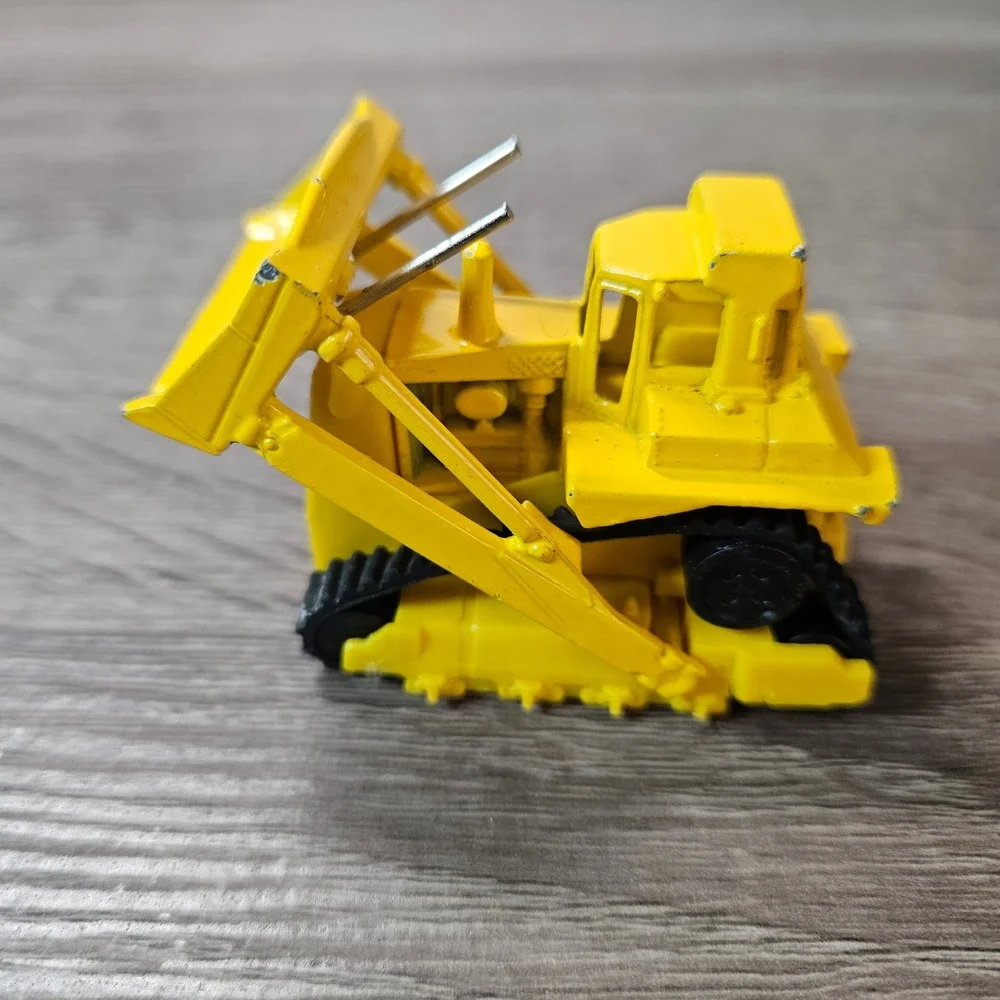 Hot Wheels 1979 Cat Bulldozer Yellow Diecast Construction Vehicle